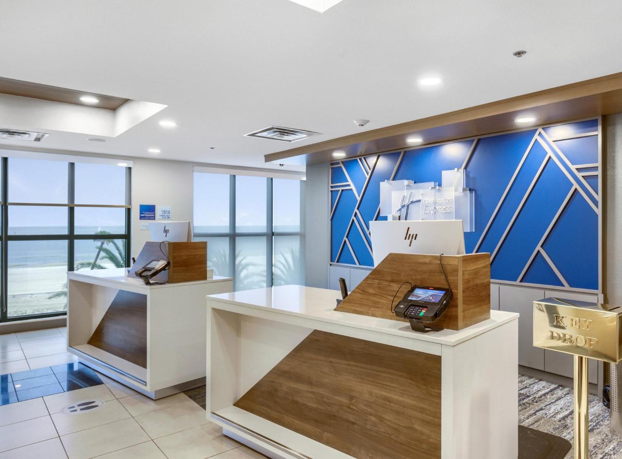 Holiday Inn Express - Gulfport Beach By Ihg Экстерьер фото