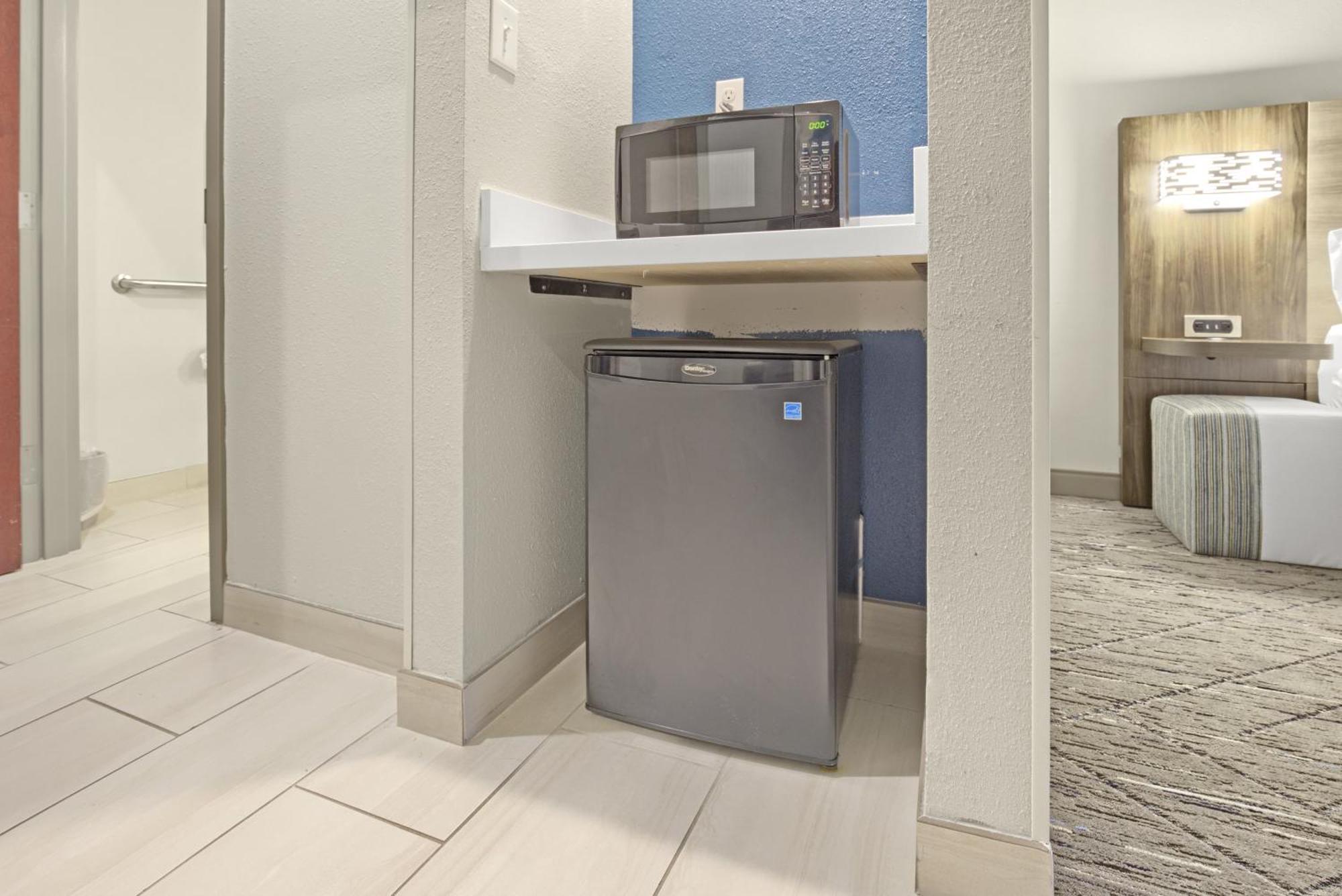 Holiday Inn Express - Gulfport Beach By Ihg Экстерьер фото