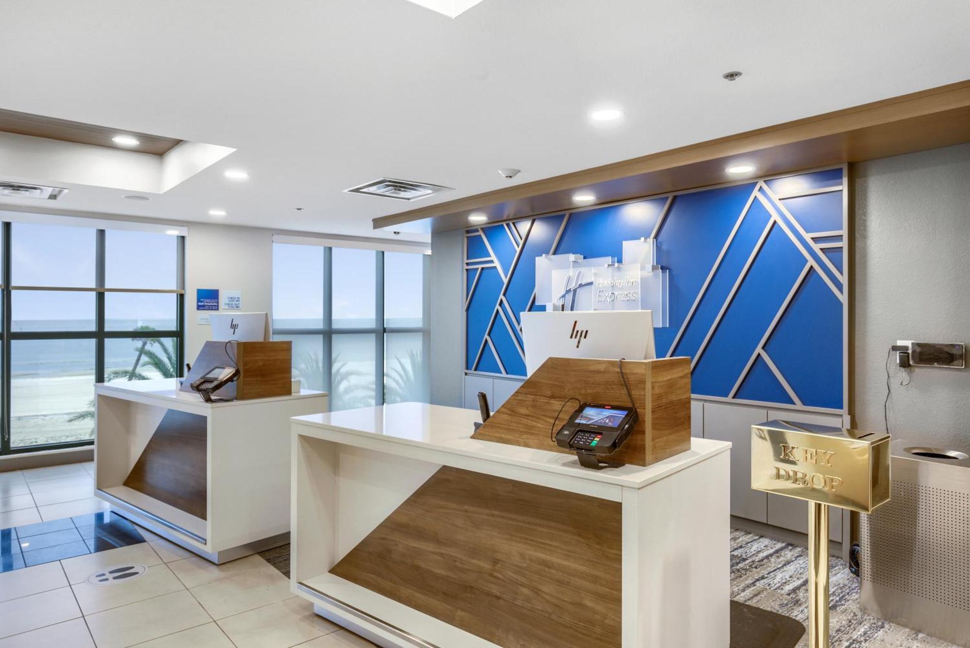 Holiday Inn Express - Gulfport Beach By Ihg Экстерьер фото